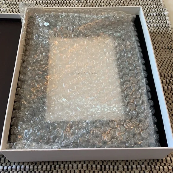 Vera Wang Leather Picture Frame. 5x7. NWT - Picture 6 of 6